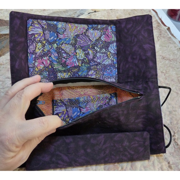 AFD02 - More Than Just a Passport Wallet Pattern by Patricia Gould - Picture 7 of 7